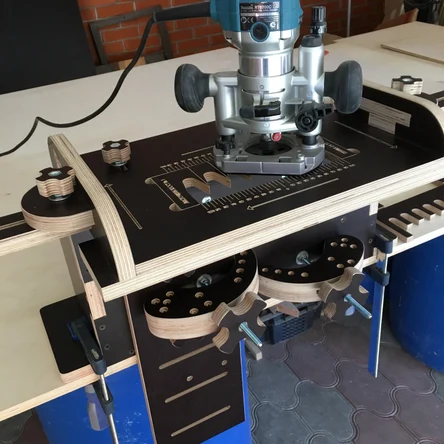 Приспособление для шиповых соединений-домино